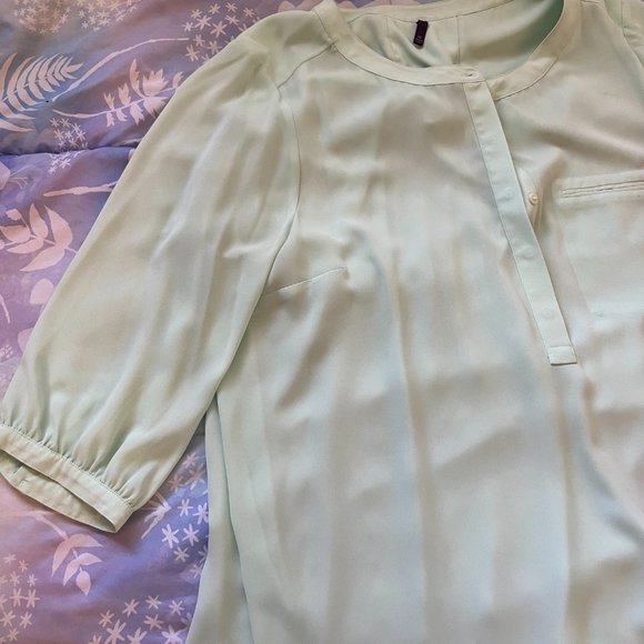 11 Assorted Blouses and T-Shirts - Picture 6 of 12